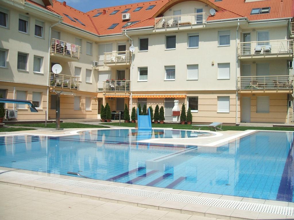 Aqua Wellness Apartments Hajduszoboszlo Bilik gambar